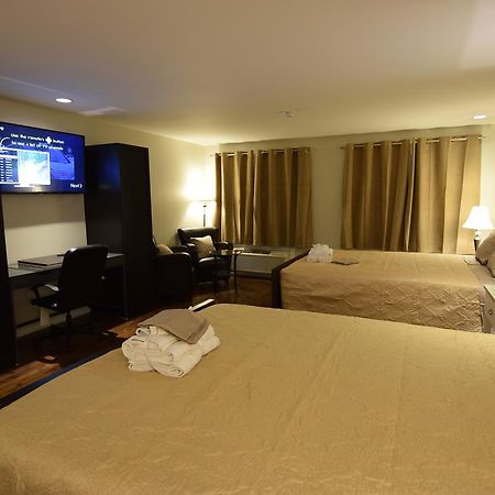 The Lion Inn & Suites Chetwynd Bagian luar foto